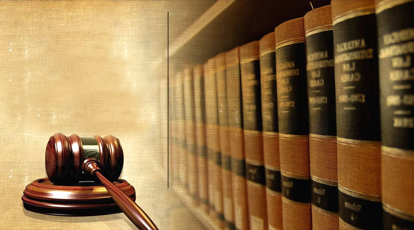 Court gavel and legal books representing consumer complaint procedure
